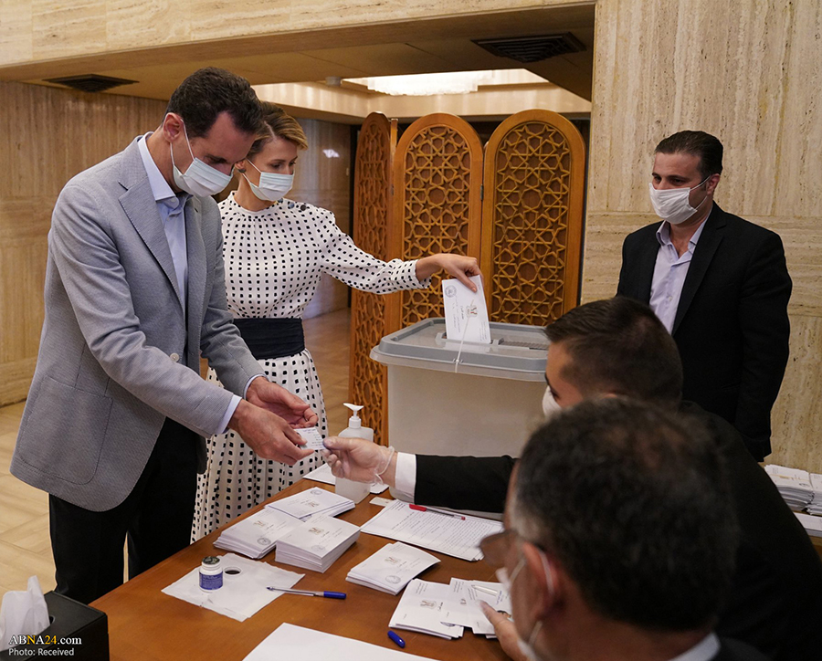 الأسد وعقيلته يدليان بصوتيهما في انتخابات مجلس الشعب+(صور)