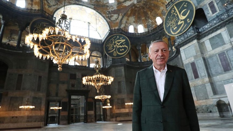 Erdoğan, Ayasofya Camisi'nde incelemelerde bulundu