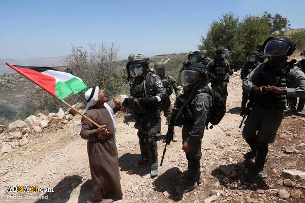 Photos: Palestinians clash with Zionist forces