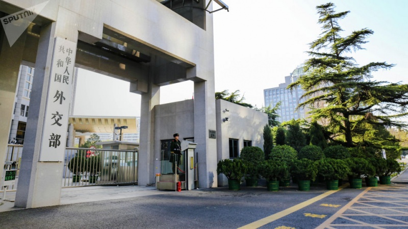 英国暂停与香港间的引渡条约 中国外交部：严重违反国际法强烈谴责