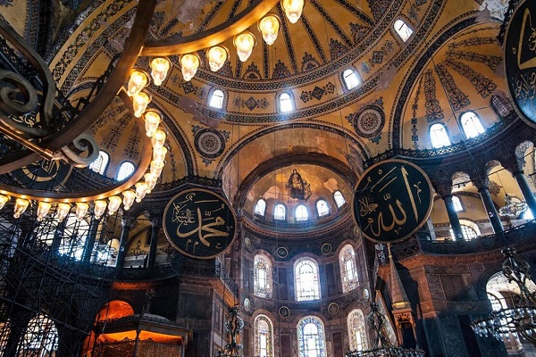 Ang Pangulo ng Turkey ay Bumisita doon sa Hagia Sophia