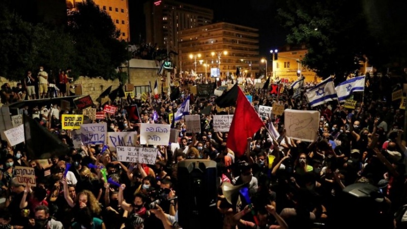 Siyonist İsrail'de binlerce kişi Başbakan Netanyahu'yu protesto etti