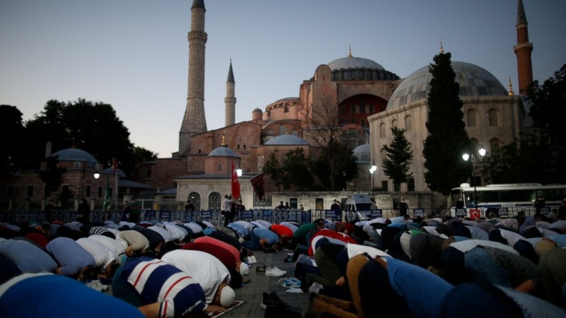 Conclusa la prima preghiera ad Aya Sofia