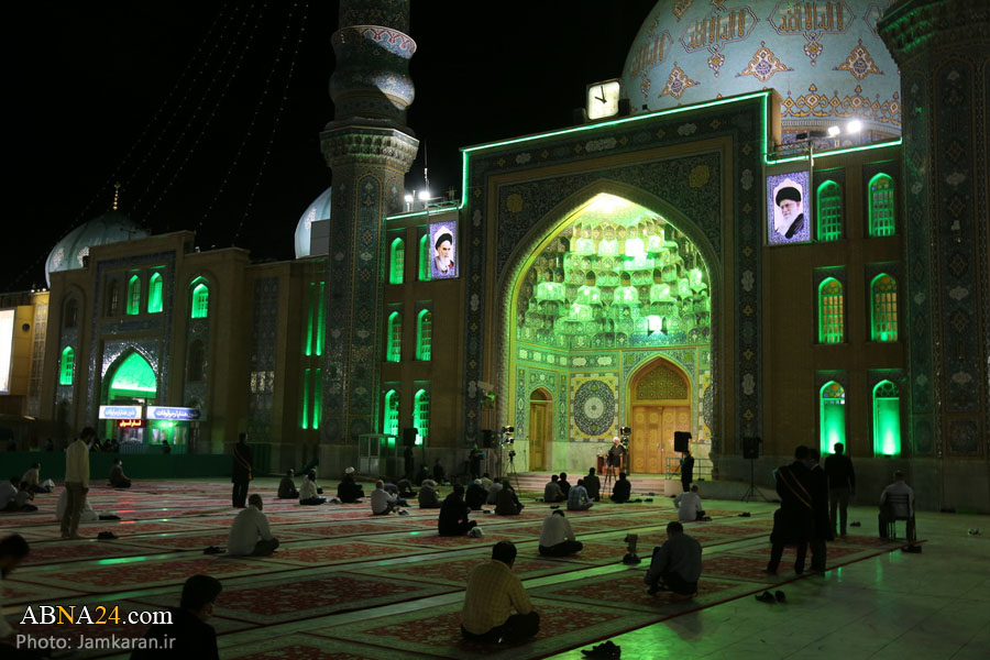 Photos: Kumayl supplication recitation ceremony at Jamkaran mosque