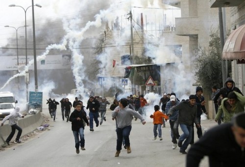 إصابة فلسطينيين خلال مواجهات مع العدو الصهيوني بجنين وتجريف أراضي جنوب غزة