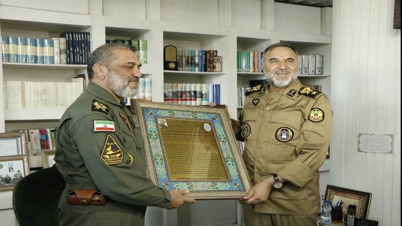 イラン陸軍司令官、「ヘリコプター用部品の国産化に成功」