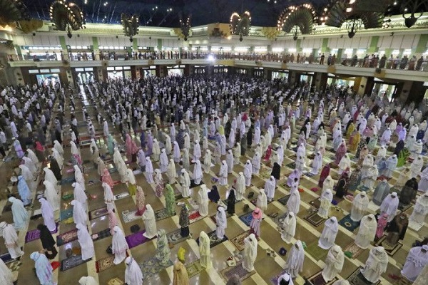 Ang mga Muslim sa Buong Daigdig ay Nagdiriwang ng mga Pagdaral ng Eid Al-Adha