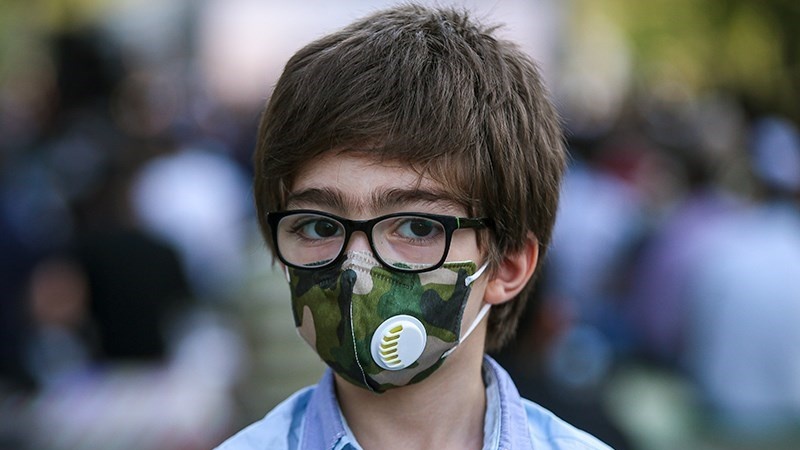ইরানি শিশুদের মাস্ক ব্যবহার