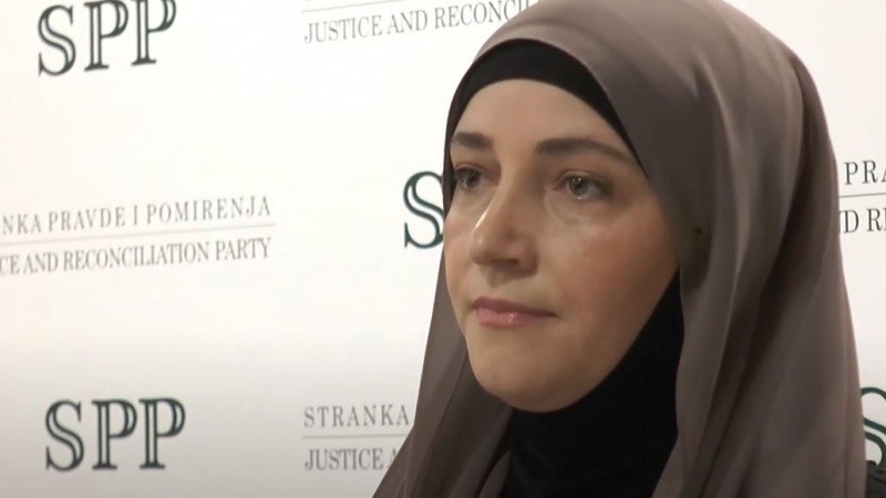     Srbija je danas dobila prvu poslanicu pod hidžabom