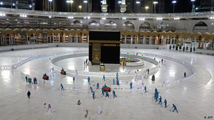 کیا کورونا کا خطرہ صرف حج کے مقامات پر تھا تفریحی مقامات پر نہیں؟