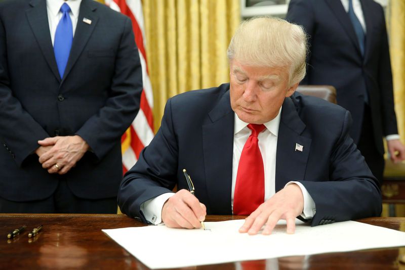 Trump Ya Haramta Wa Gwamnati Daukar Ma’aikata 'Yan Waje
