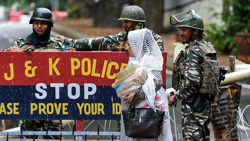 5 अगस्त 2019 की कार्यवाही का ड्राप सीन क्या होगा यह तो आने वाला वक्त ही बताएगा लेकिन लक्षण बता रहे हैं कि वक्त के गर्भ में कुछ अच्छा नहीं पल रहा है
