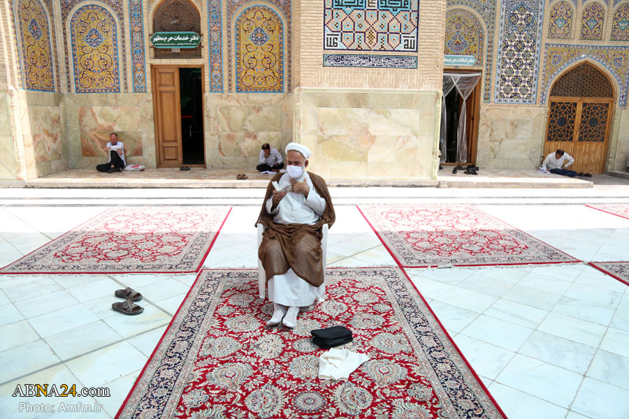 تقرير مصور / زوار السيدة المعصومة (ع) يزورون المرقد الشريف وهم مرتدون الكمامة