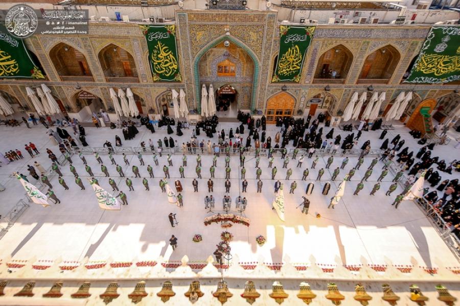  La cérémonie du changement du drapeau du mausolée du vénéré l'imam Ali (As) à Najaf