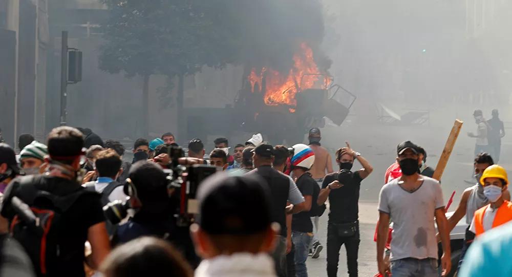 Beirute: protesto em frente ao Parlamento termina em confronto e deixa feridos