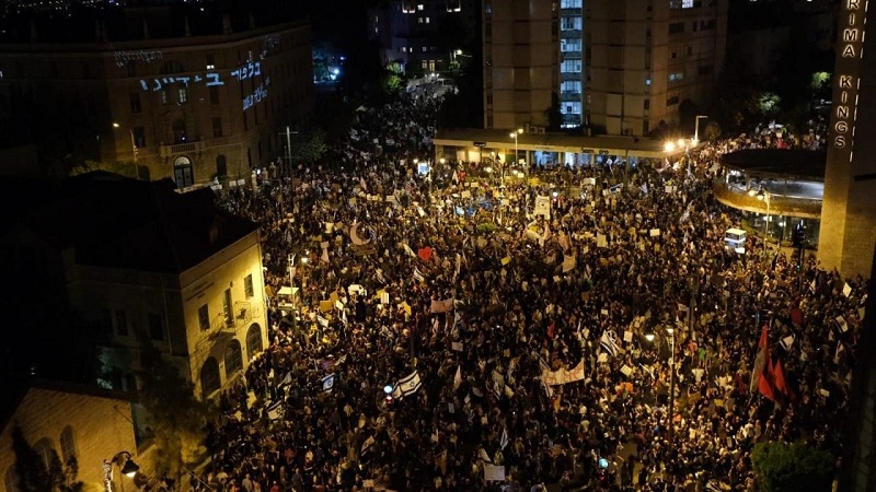 10 000 демонстрантов провели акцию протеста перед резиденцией Нетаньяху в оккупированном Кудсе