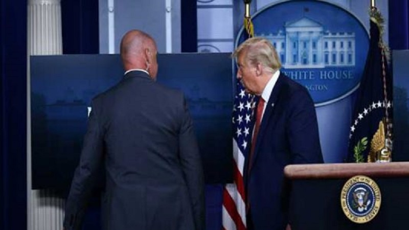 Ағ Ев јахынлығында баш вермиш атышмаја ҝөрә Трамп брифинги тәрк едиб
