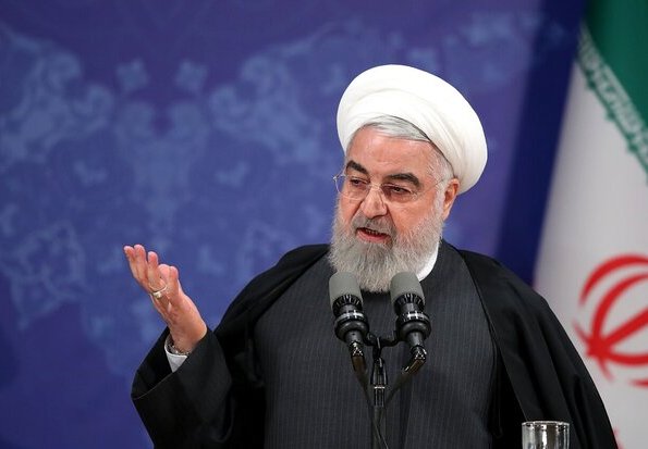 الرئيس روحاني: عرض النفط في سوق البورصة يعد خطوة بنائة في مواجهة الحظر