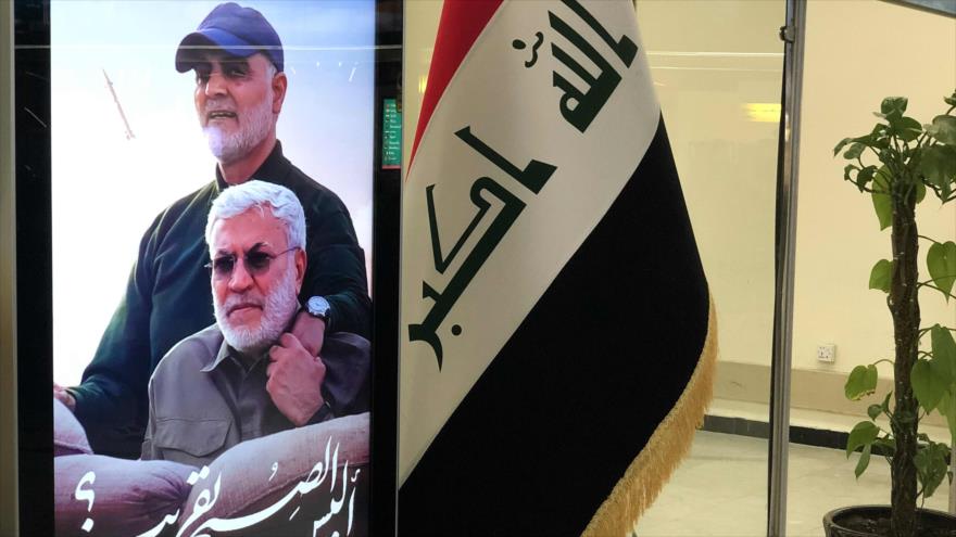 Figurines de la résistance décorées de la médaille Soleimani