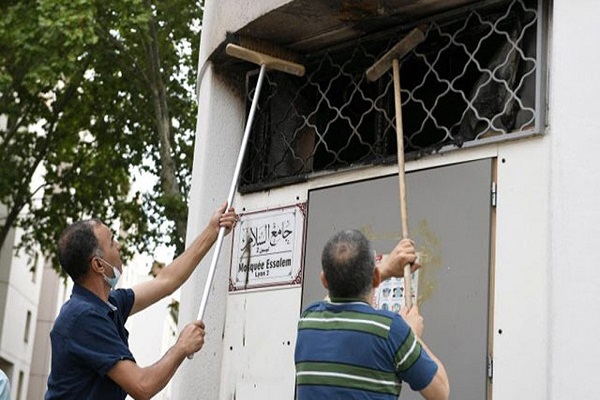 Brandanschlag auf eine Moschee in Frankreich