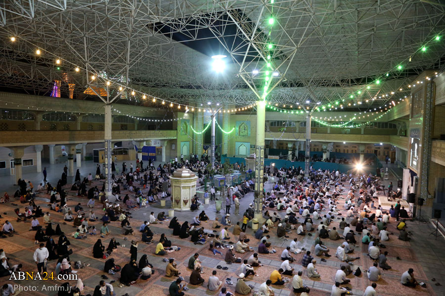 ဟဇရသ္ မစူမာ (سلام الله علیها ) ၏ ေရာင္ဇာေတာ္ ၏ ပရိဝုဏ္ အတြင္း အီးဒ္ေဒ မိုဘာေဟလာ ၏ ည ျမင္ကြင္း တစ္ခ်ဳိ႕    ။ ။ photos 