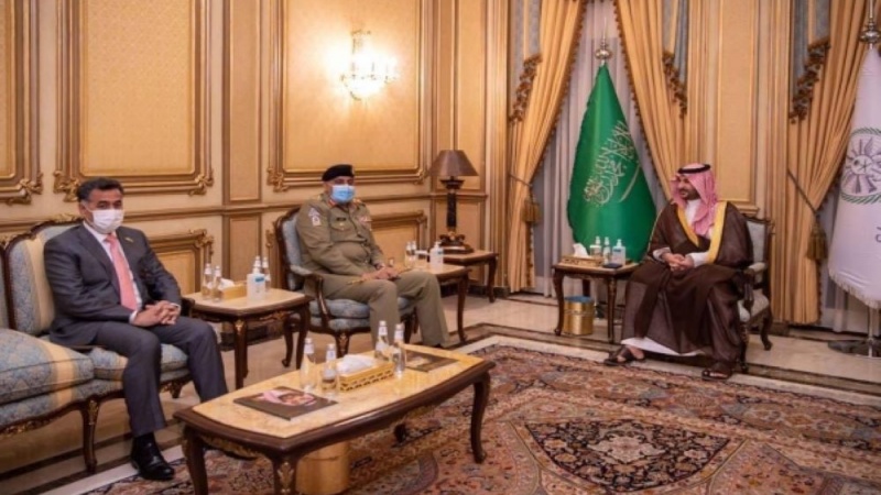 پاکستان کے آرمی چیف ناراض سعودی حکام کو منانے ریاض پہنچ گئے