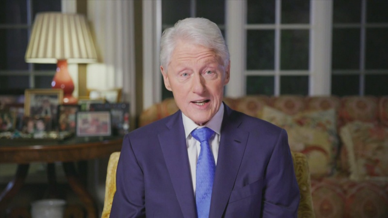 Clinton: Con Trump solo caos, crolla come castello di carte