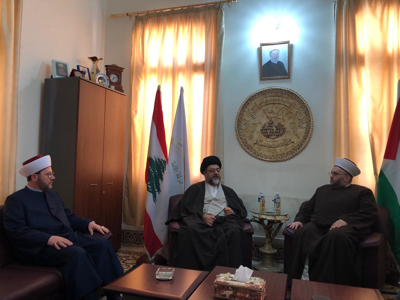 التبريزي وجبري يؤكدان دور الوحدة الإسلامية في مواجهة مؤامرات الفتن والمشاريع الغربية المشبوهة 