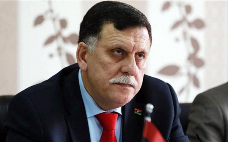اجتماع عسكري وقرار عاجل بعد تعدي المتظاهرين على منزل السراج