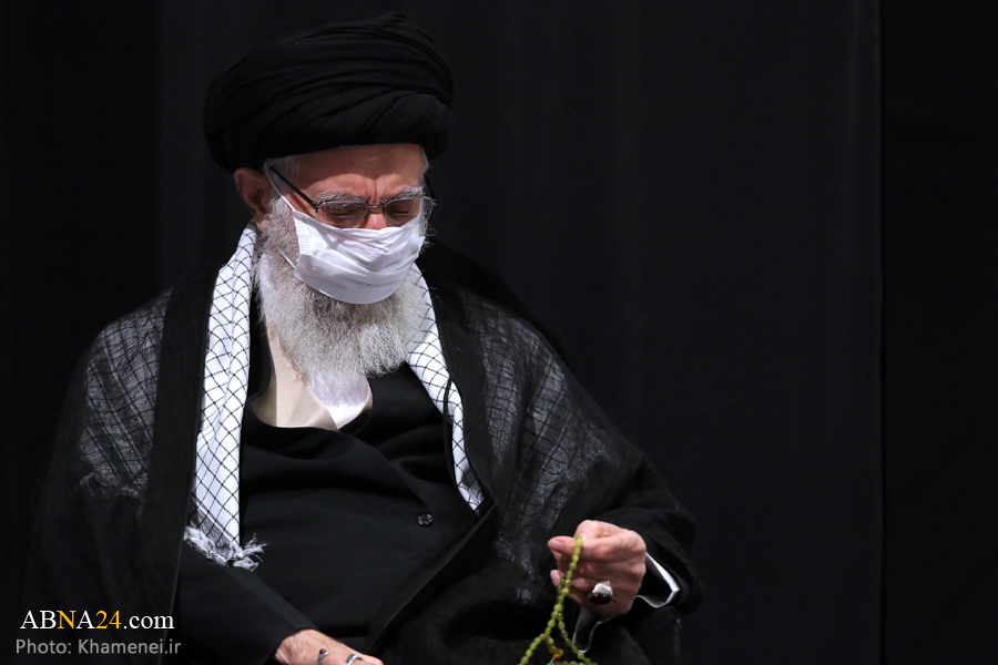تقرير مصور / الامام الخامنئي يحضر في الليلة الأولى لمجلس العزاء الحسيني 