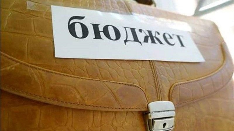 Корона ниҳоӣ шудани буҷаи 2021 - ро ба таъхир андохт