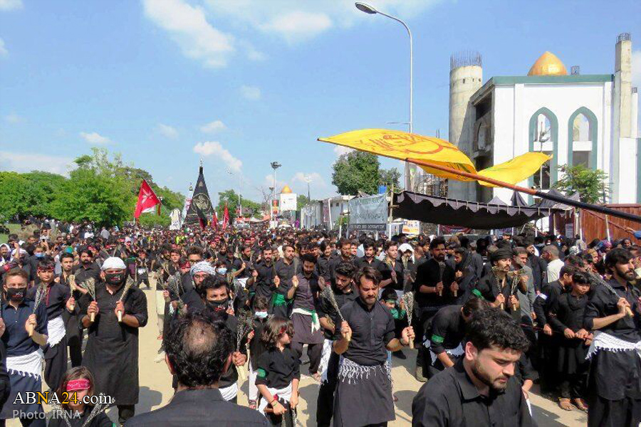 Pakistani Shiite Muslims observe Ashura 