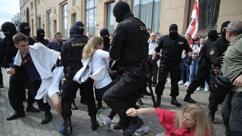 Десятки протестующих задержаны во время уличных акций протеста в Белоруссии