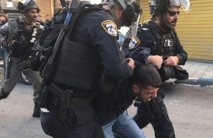 قوات العدو الصهيوني تعتقل 10 فلسطينيين من الضفة الغربية