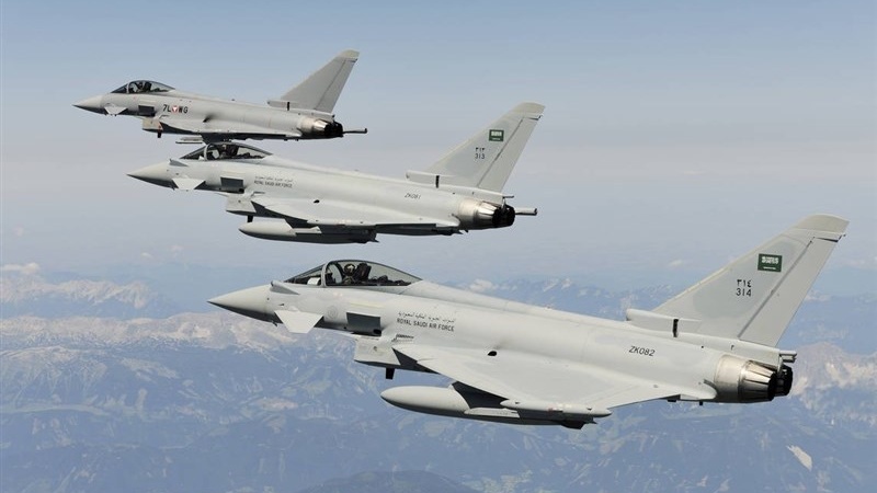 アラブ連合軍の戦闘機が、イエメン北部を空爆