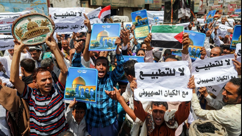 یمنی عوام کا ملک سے اماراتی اور صہیونی فوجیوں کے انخلاء کا مطالبہ
