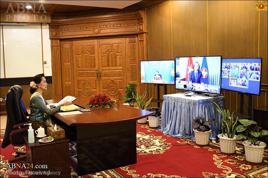 အာဆီယံေန႔အထိမ္းအမွတ္အျဖစ္ ႏိုင္ငံေတာ္၏အတိုင္ပင္ခံပုဂၢိဳလ္က ျမန္မာႏိုင္ငံရွိ အာဆီယံ သံအမတ္ႀကီးမ်ားကို Video Conferencing စနစ္ျဖင့္ ေတြ႕ဆုံ၍ COVID-19 ေရာဂါ တုံ႔ျပန္ေရးဆိုင္ရာ ကိစၥရပ္မ်ား ေဆြးေႏြး