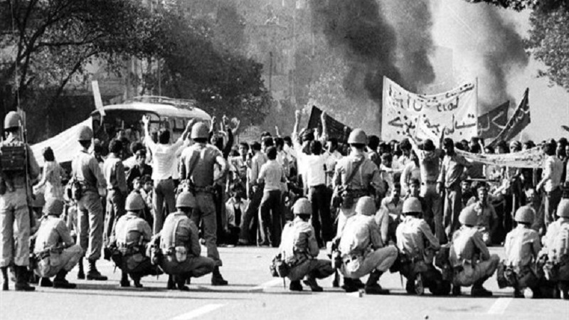 シャフリーヴァル月17日　旧王制独裁政権に国民が蜂起した記念日