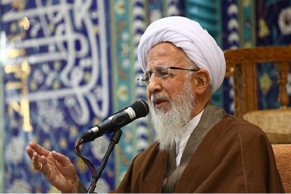 آية الله جوادي آملي يحذر فرنسا من الإساءة إلى القرآن الكريم والرسول الأعظم (ص)
