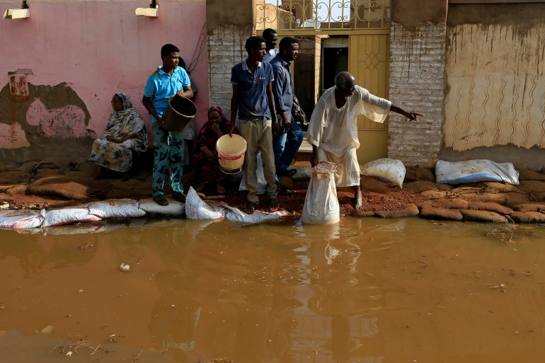 ارتفاع حصيلة ضحايا فيضانات السودان..  ودمار هائل بالمنازل