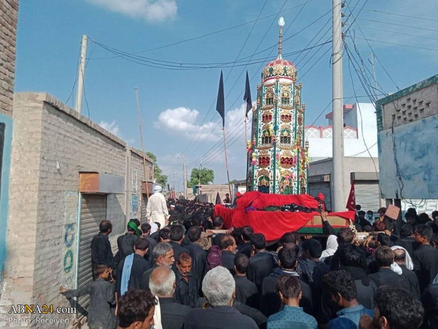 تقرير مصور / موكب عزاء في بنجاب الباكستانية بمناسبة استشهاد الامام الحسين (ع) 