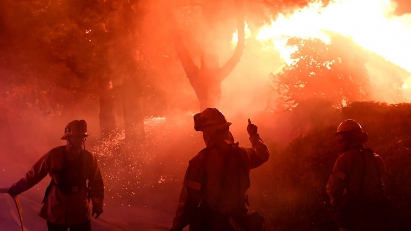 米西海岸の山火事、煙が北欧にまで到達