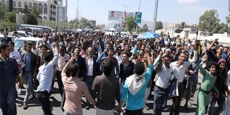 یمنی مطاہرین نے اماراتی اور بحرینی حکام کے اقدام کو دین کے ساتھ خیانت قرار دیا