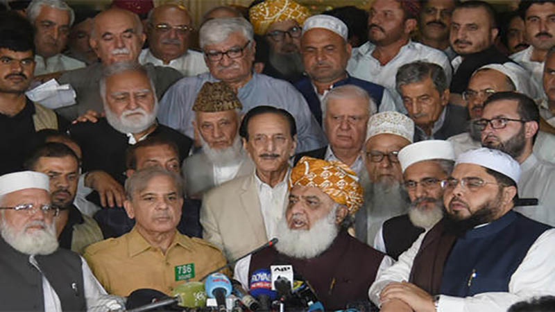 عمران خان کی حکومت کے خلاف 11 سیاسی جماعتوں کا اتحاد