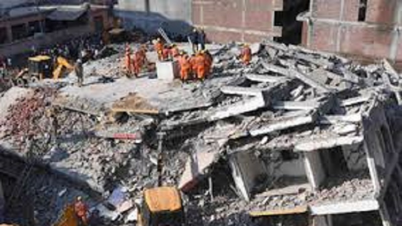India, crolla edificio: diversi morti e dispersi