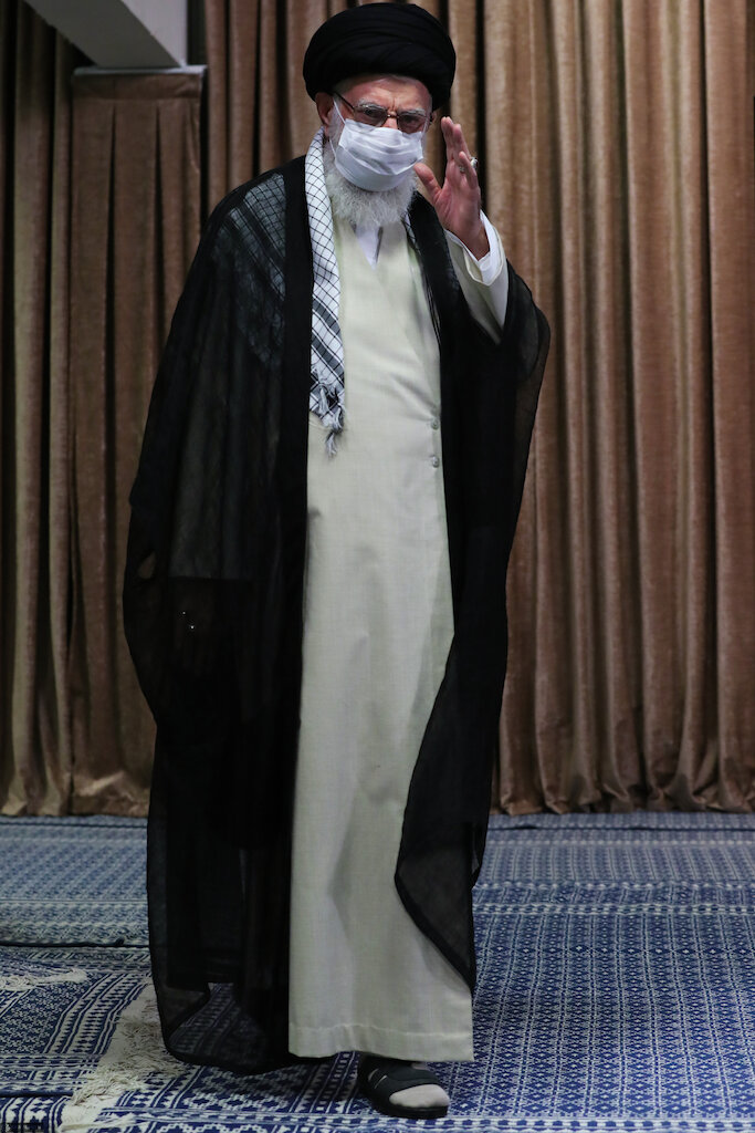 Mga Larawan: Ang talumpati ni Imam Seyyed Ali Khamenei, sa isang seremonyang paggalang sa mga beterano ng Sagradong Depensa ng Islamikang Republika ng Iran