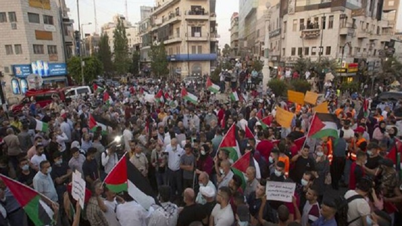 فلسطینی کاز کے ساتھ عربوں کی غداری کے خلاف فلسطین میں احتجاجی مظاہرہ