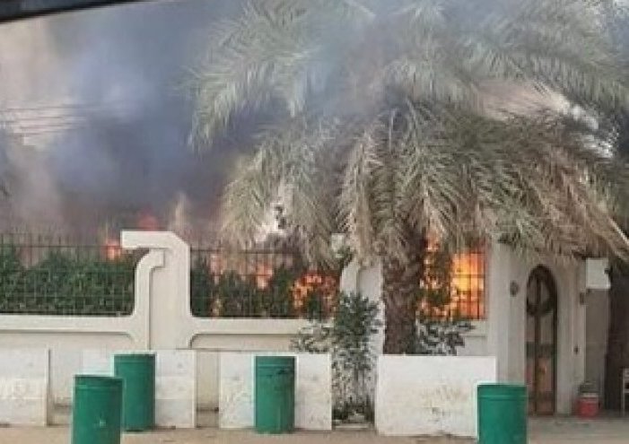 الرياض تعلق على حريق سفارتها في السودان 
