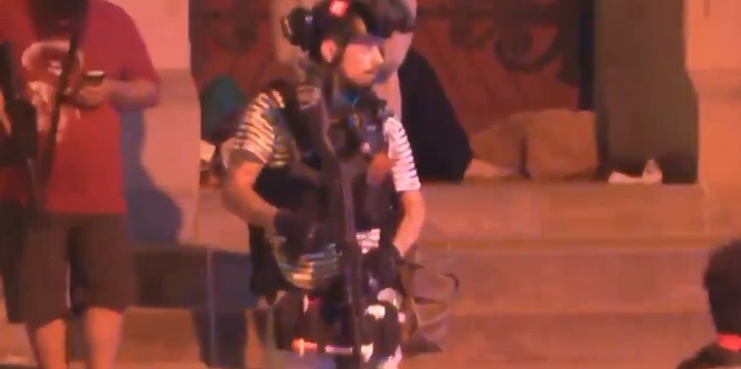 Modern silah, ABD'li protestocuların ellerinde