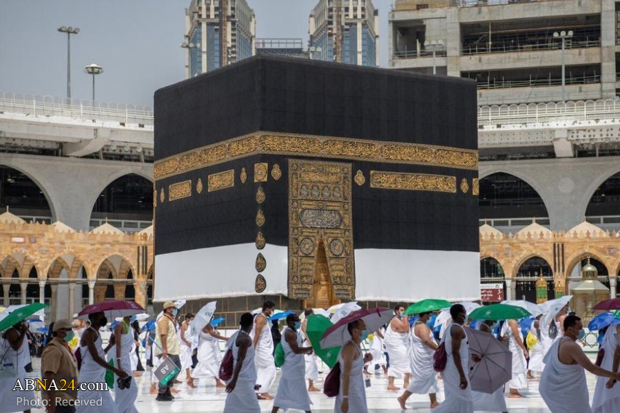 خانہ کعبہ اور حجر الاسود کو چھونا منع کر دیا گیا